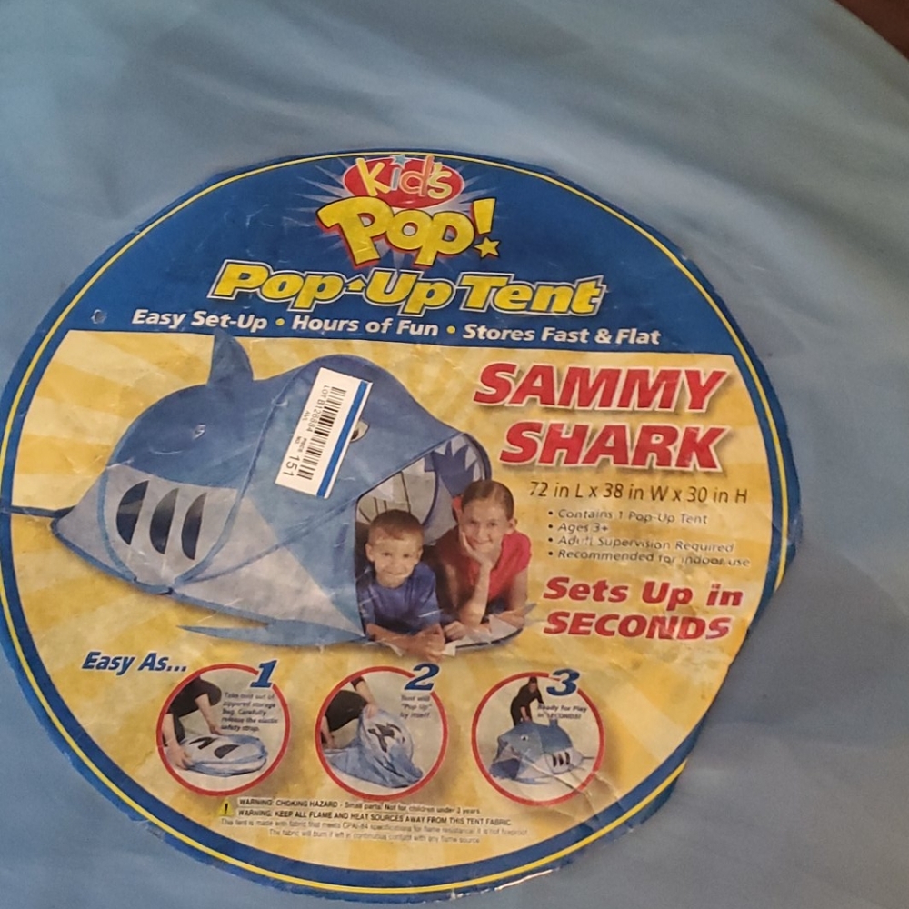 Kids shark pop up tent